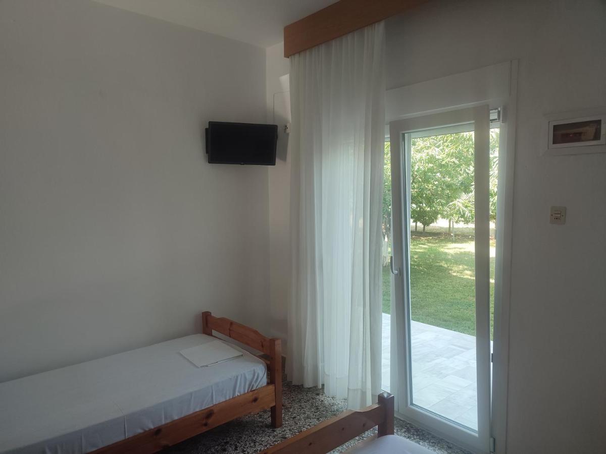 Michalos Apartments Paralía Skotínis Bagian luar foto