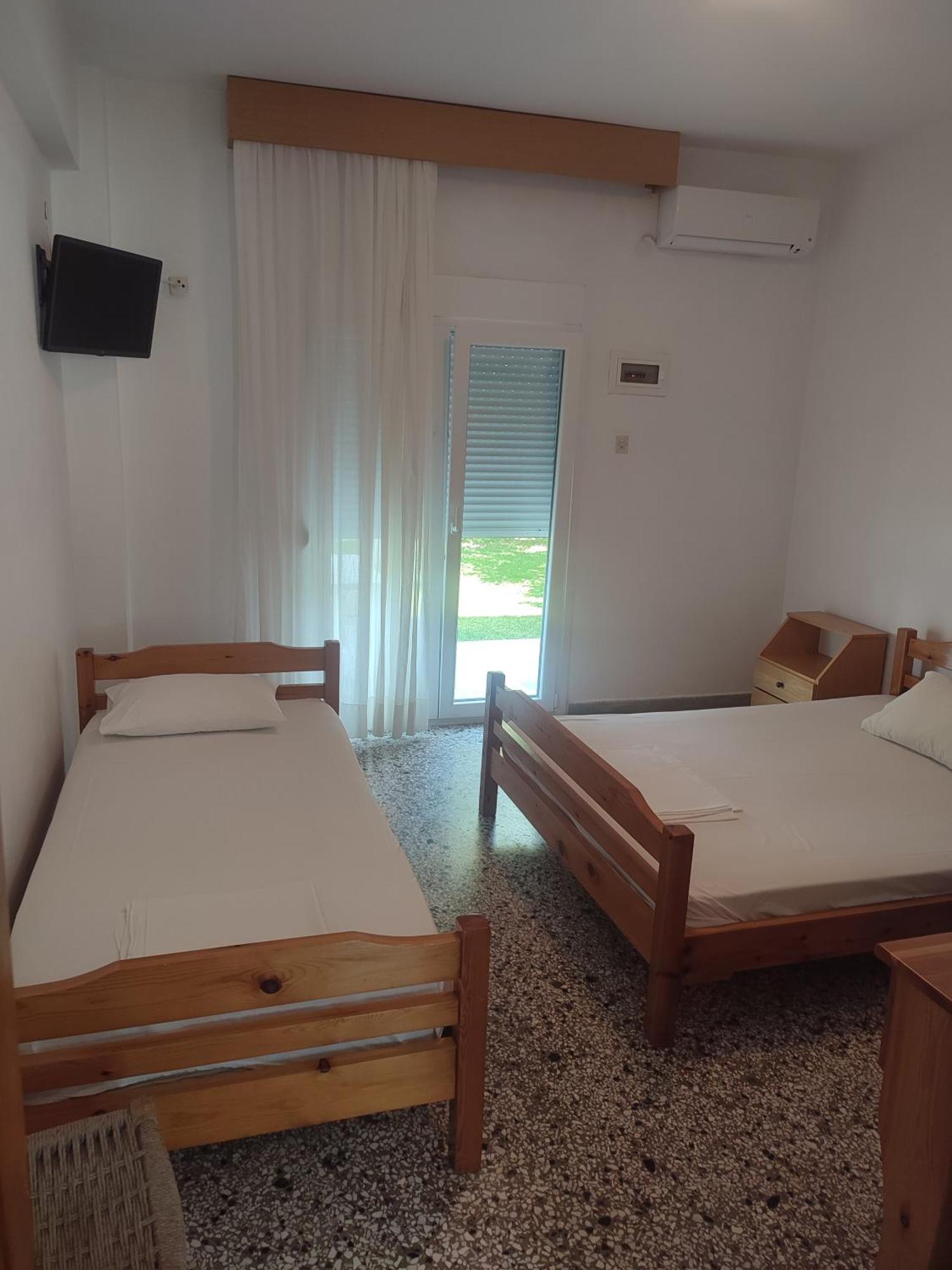 Michalos Apartments Paralía Skotínis Bagian luar foto