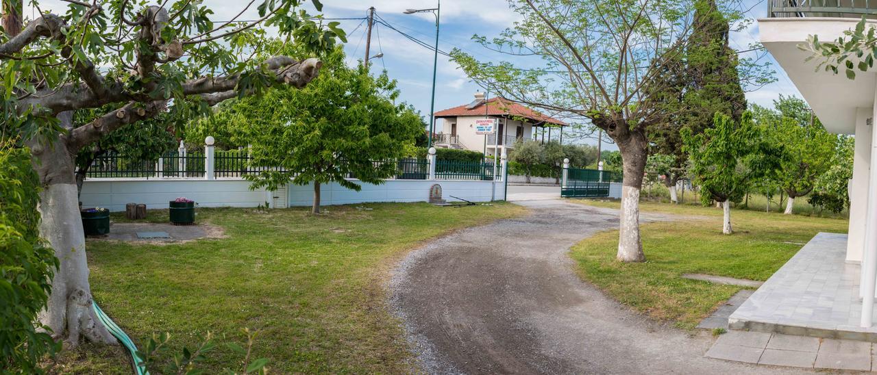 Michalos Apartments Paralía Skotínis Bagian luar foto